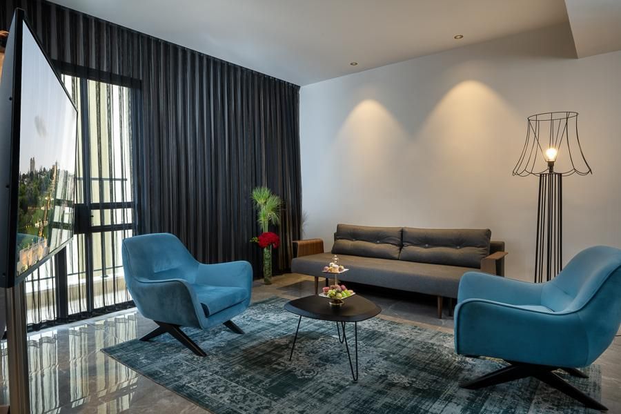 סטודיו עם מרפסת