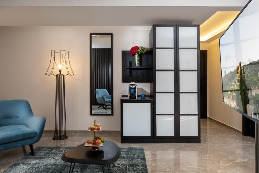 סטודיו עם מרפסת