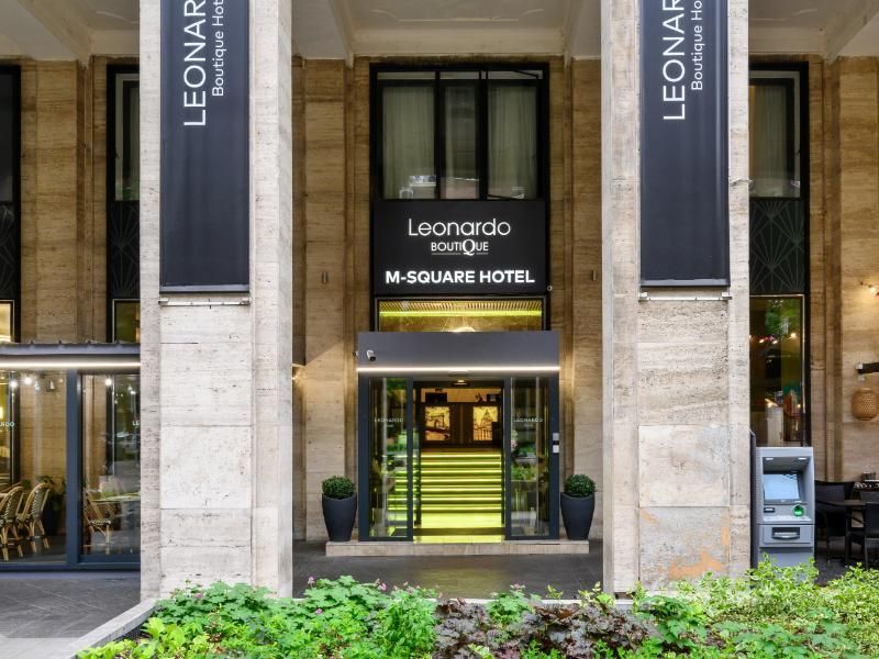 כניסת המלון