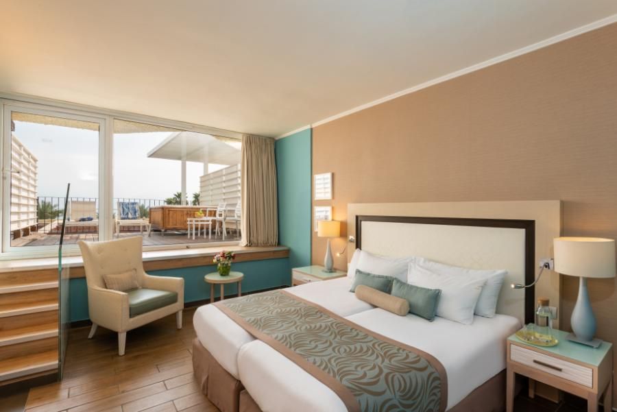 חדר אקזקיוטיב שמש עם ג'קוזי