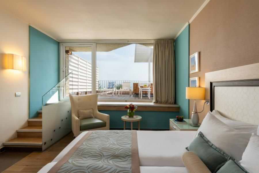 חדר אקזקיוטיב שמש עם ג'קוזי