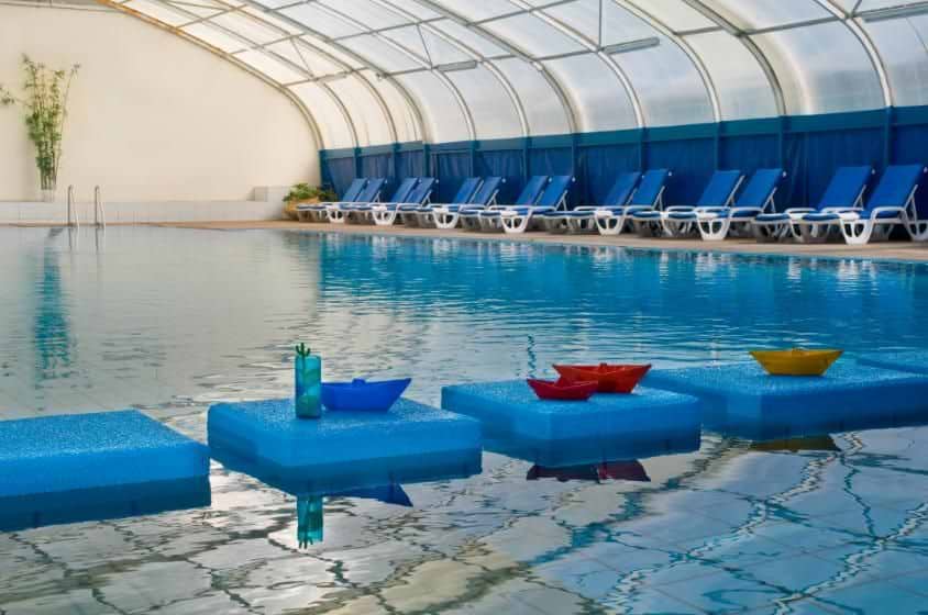 בריכת המלון