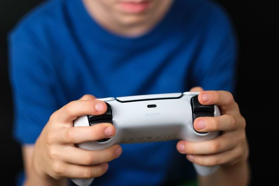 הדמייה ילד משחק